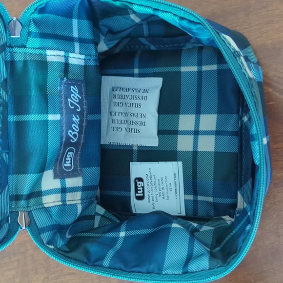 Lug Blue and Green Toiletry Bag with Insulated Design - Picture 7 of 8